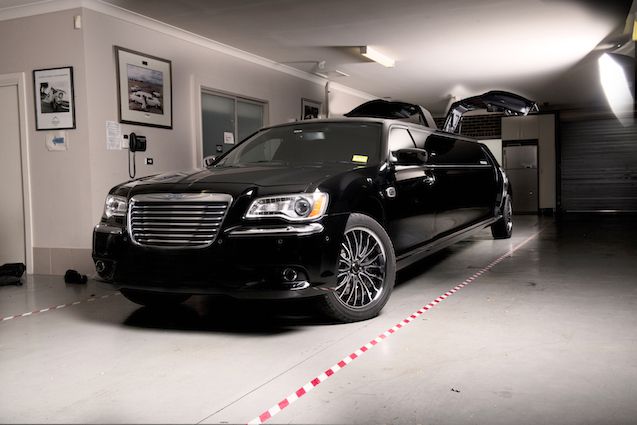 Chrysler-Limousine-Black-New-1