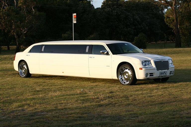 Chrysler-Limousine-White-1